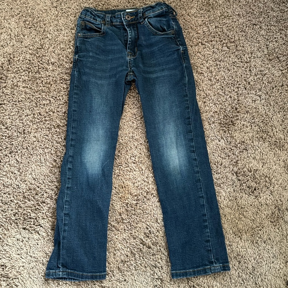 Super cute Hudson jeans with built in belt.